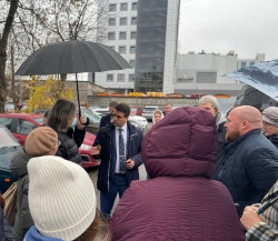 Глава МО Смольнинское Григорий Ранков провел встречу с жителями нескольких домов по адресу: Херсонская улица, 31-33