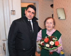 Жительницу МО Смольнинское поздравили с 95-летием