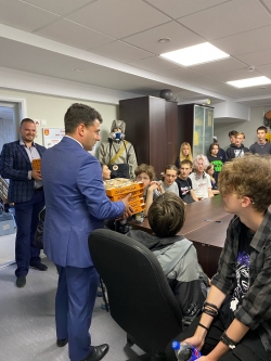 Сегодня глава округа Григорий Ранков поздравил ребят из трудового отряда с окончанием смены
