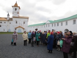 По намоленным местам: Смольнинцы посетили святыни Приладожья