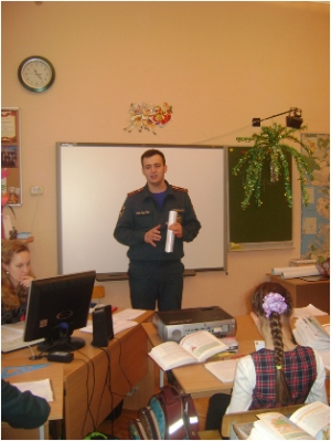 Урок по пожарной безопасности в школе № 166