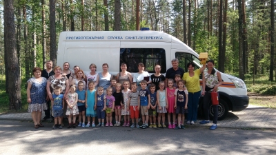 На загородных дачах детских садов Центрального района прошли занятия по пожарной безопасности и тренировочные эвакуации