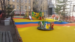 В МО Смольнинское отремонтировали детские площадки