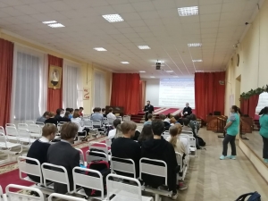 Сотрудники УМВД России по Центральному району провели совместное мероприятие с представителем Санкт-Петербургского университета МВД России в &laquo;Петровском колледже&raquo; по вопросам поступления в Университет и оформления на службу в органы внутренних дел