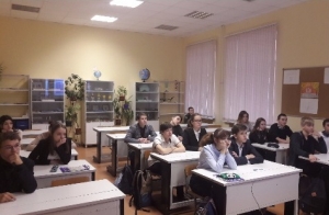 Военные курсанты преподали школьникам МО Смольнинское урок мужества