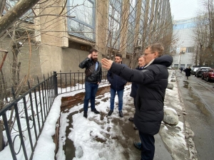 Глава округа Григорий Ранков вместе со специалистами администрации МО Смольнинское и представителями Администрации Центрального района принял участие в еженедельном объезде проблемных адресов нашего муниципалитета