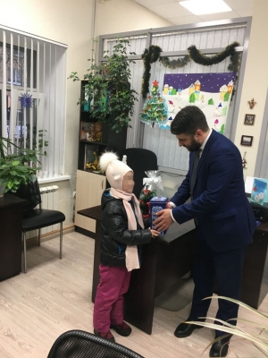 Завершилась выдача новогодних подарков юным жителям нашего округа!