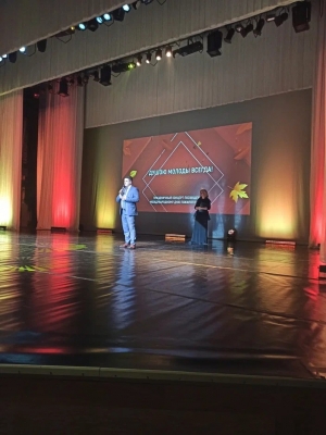 1 октября в Театрально-Концертном комплексе &laquo;Карнавал&raquo; прошел праздничный концерт ко Дню пожилого человека "Душою молоды всегда"