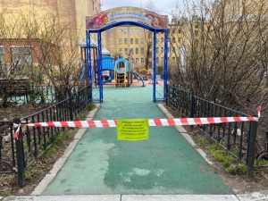 Администрацией МО Смольнинское принято решение о временном закрытии детских площадок на территории округа.