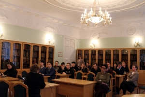 Старшеклассники муниципального образования Смольнинское встретились с литературным критиком Евгенией Щегловой