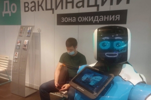 В Галерее появился робот, который отвечает на самые популярные вопросы по вакцинации