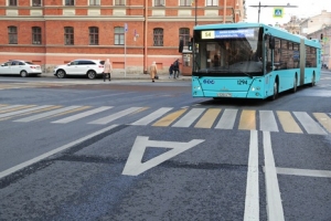 Общественному транспорту на Суворовском проспекте обеспечат "зеленую волну"