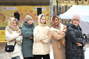 В МО Смольнинское проводили зиму, встретили весну! Масленица в Некрасовском саду!