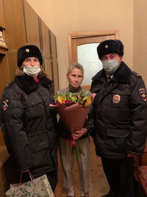 УМВД России по Центральному району г. Санкт-Петербурга посетило семьи сотрудников, погибших при исполнении служебного долга