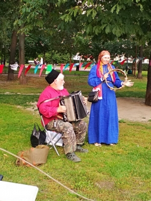 Традиций праздник возлюбя