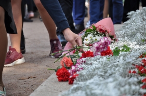 В Таврическом саду почтили память детей, погибших в Беслане