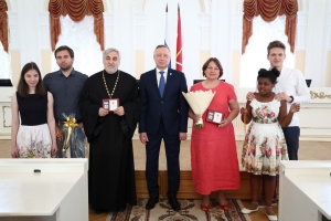 К Международному дню семьи семья МО Смольнинское награждена медаль почетного звания Санкт-Петербурга &laquo;За заслуги в воспитании детей&raquo; III степени